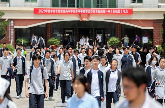 高考首日：學子逐夢，保障在線，親情在場