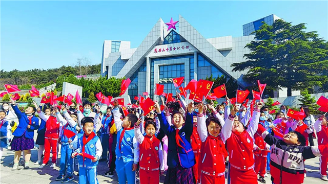 《中國國防報》聚焦馬石山：讓英雄旗幟飄揚(yáng)在城市上空